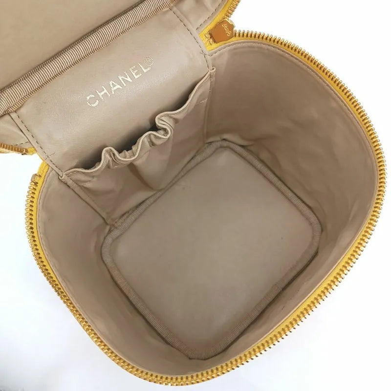 jt132-chanel-vintage-yellow-caviar-leather-cosmetic-bag