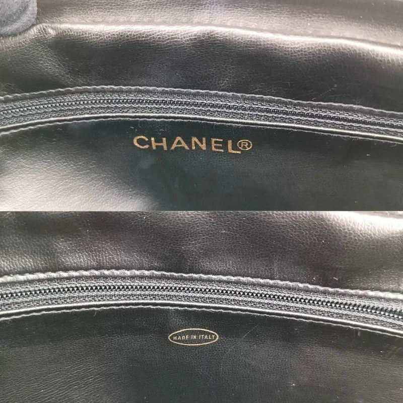 js358-chanel-vintage-black-lambskin-chevron-camera-bag