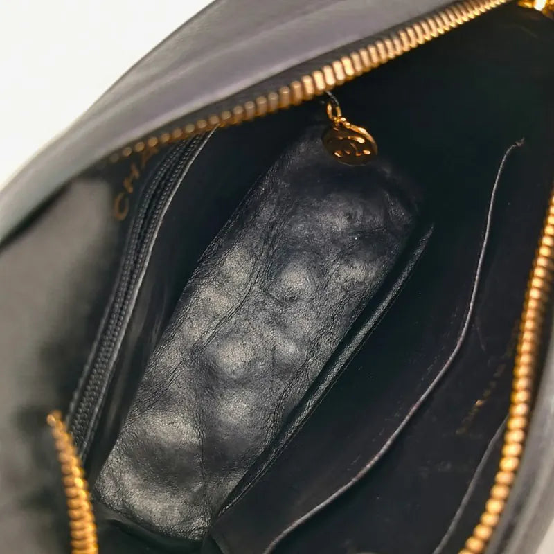 rb877-chanel-vintage-black-caviar-leather-gold-chain-camera-bag