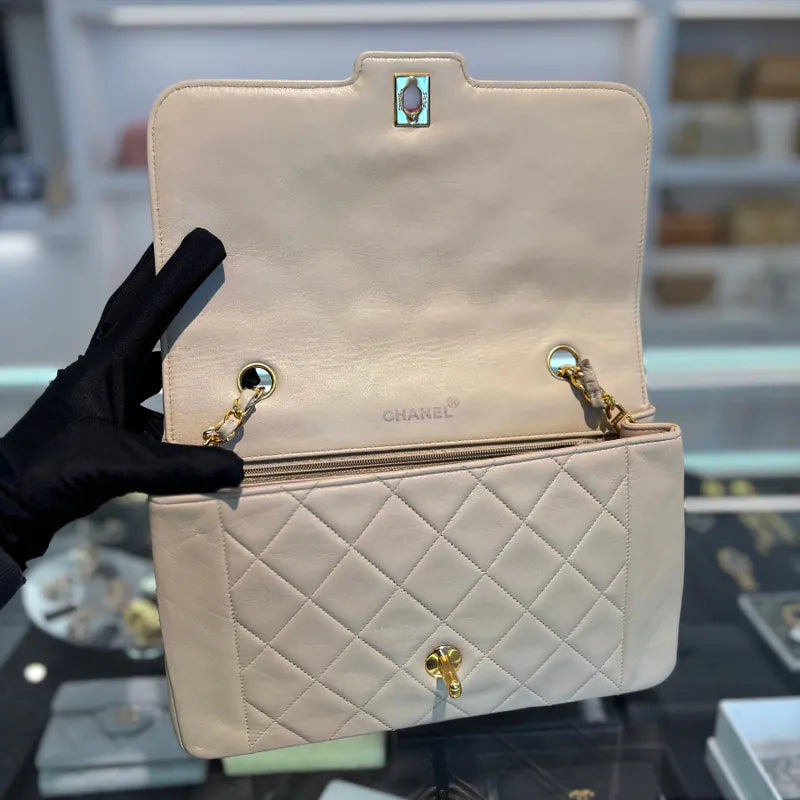 rb375-chanel-vintage-beige-lambskin-flap-bag