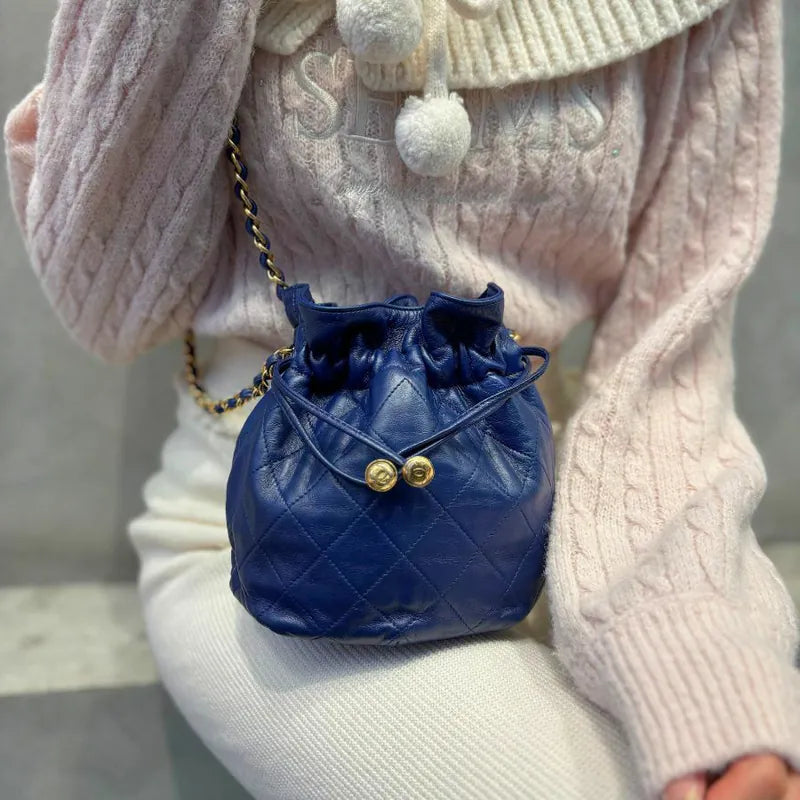 rc192-chanel-vintage-navy-lambskin-quilted-cc-logo-shoulder-bag