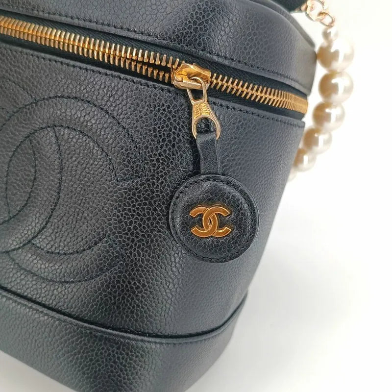 jt428-chanel-vintage-black-caviar-leather-cosmetic-bag