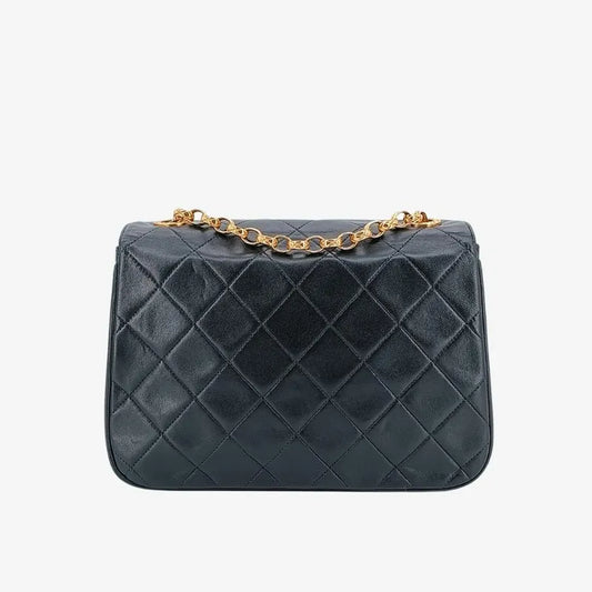 c406-chanel-vintage-black-lambskin-gold-chain-flap-bag