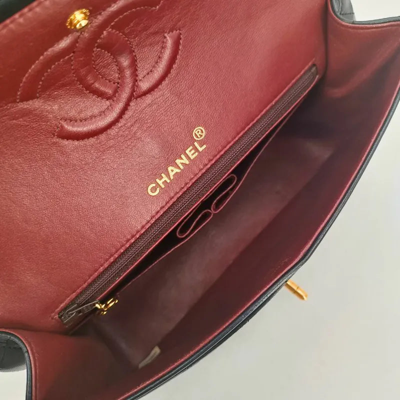 ju603-chanel-vintage-black-lambskin-25cm-flap-bag