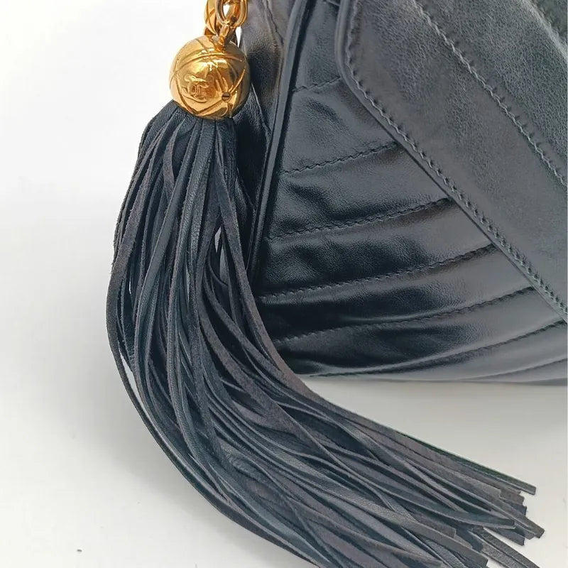 jt561-chanel-vintage-black-lambskin-gold-chain-chevron-camera-bag