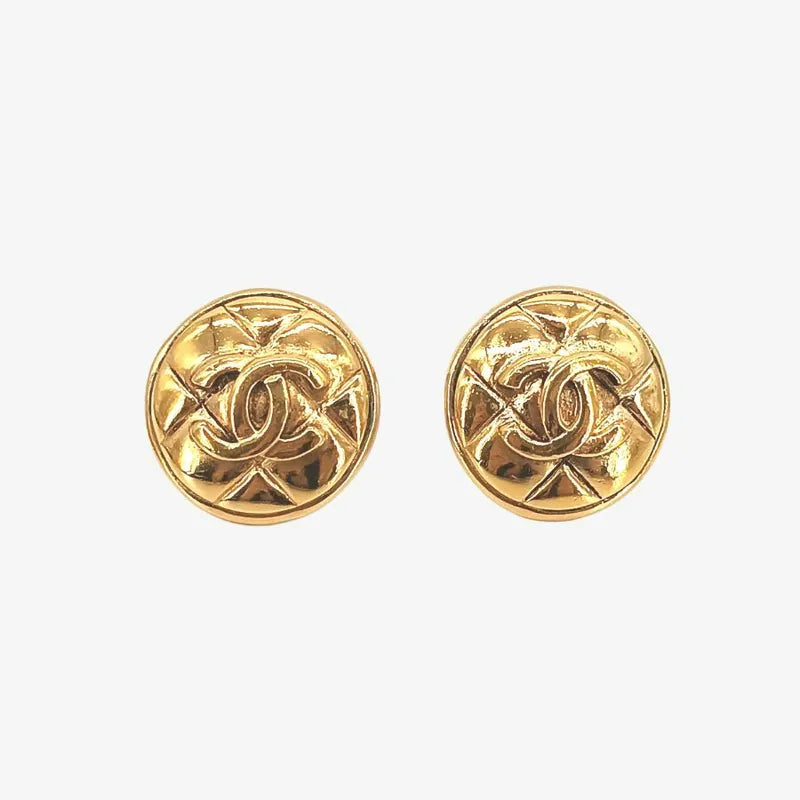 js575-chanel-vintage-cc-round-quilted-gold-plated-clip-on-earrings