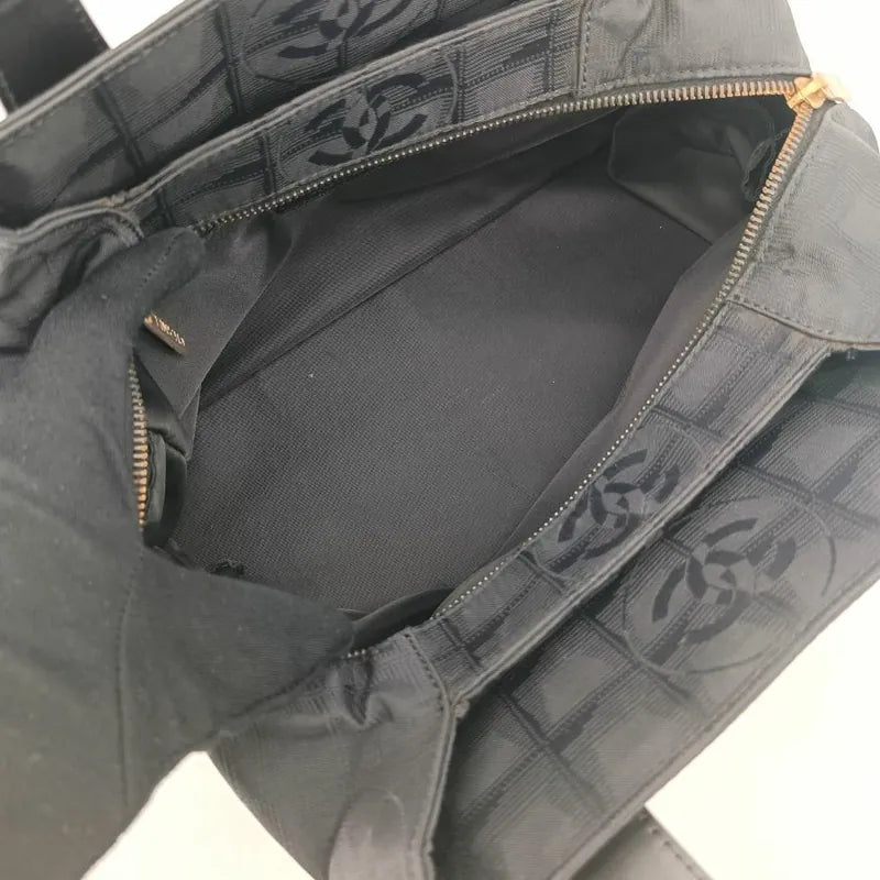 ra211-chanel-vintage-black-nylon-handbag