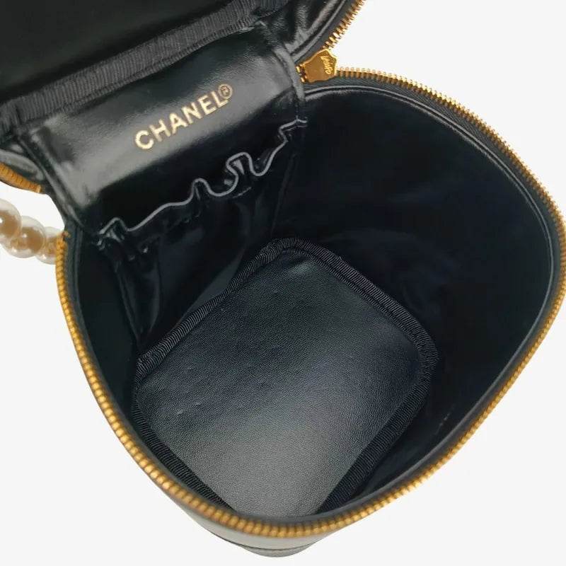 jt441-chanel-vintage-black-caviar-leather-cosmetic-bag
