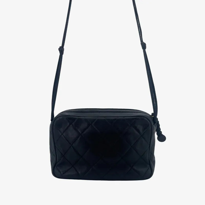 jw972-chanel-vintage-black-lambskin-camera-bag