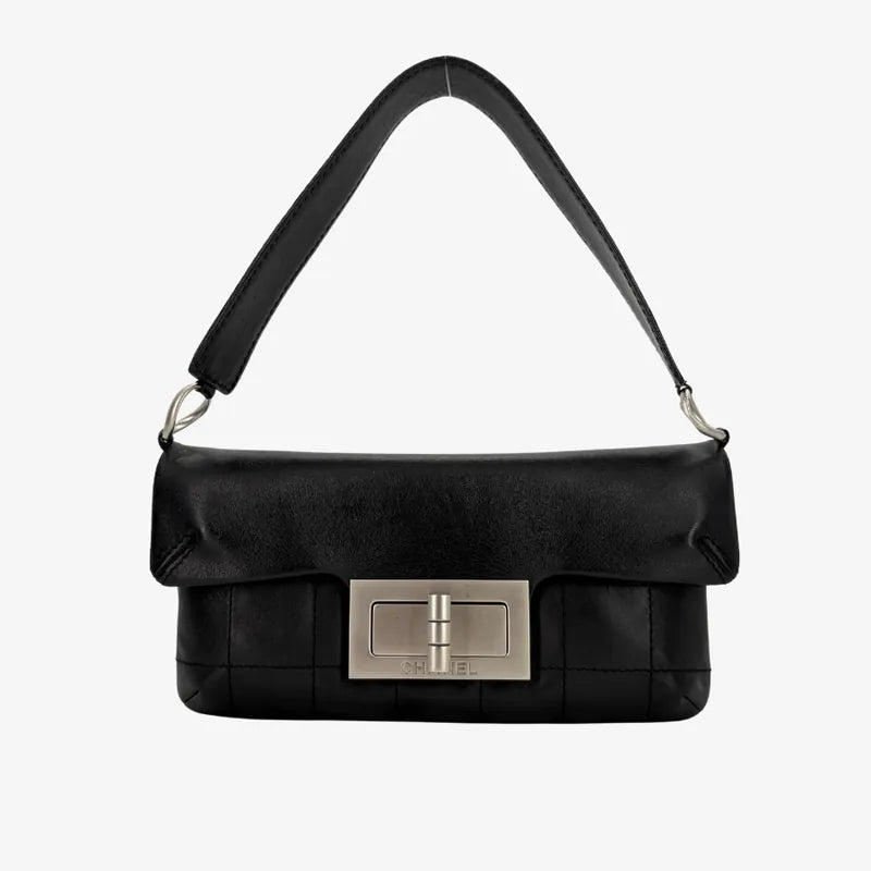 JY558 - CHANEL Vintage Black Calfskin 2.55 Handbag - Lovintage