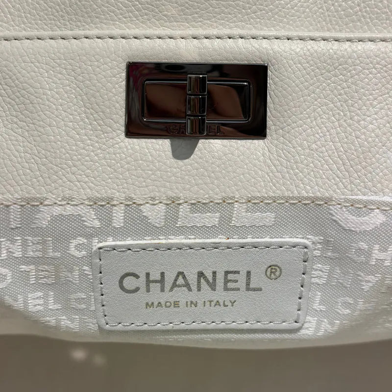 c532-chanel-vintage-white-cavier-leather-255-executive-handbag