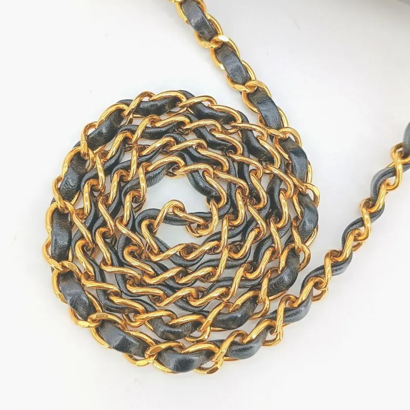 jt540-chanel-vintage-black-lambskin-22cm-diana-flap-bag