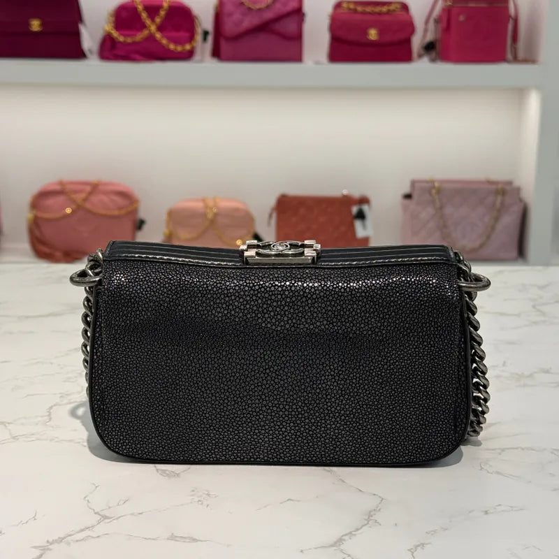 c539-chanel-boy-black-stingray-leather-shoulder-bag