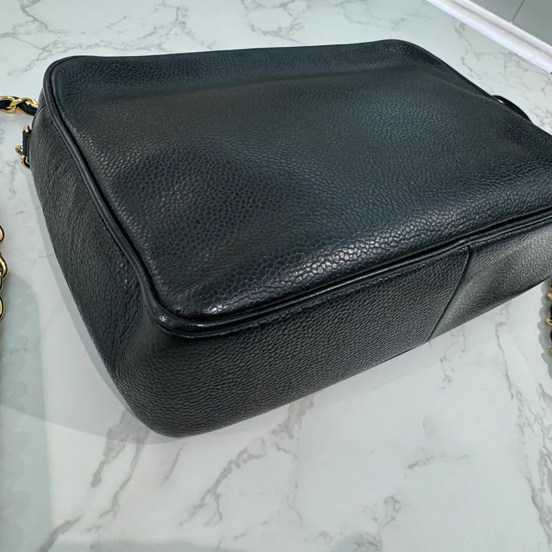 jw935-chanel-vintage-black-caviar-leather-triple-cc-camera-bag