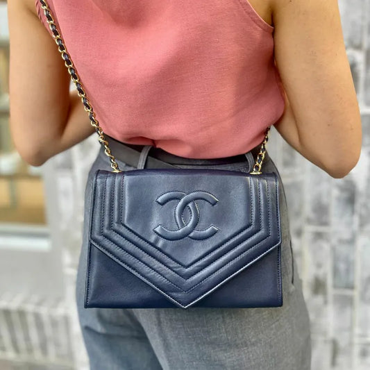 rb927-chanel-vintage-navy-lambskin-pointed-flap-bag