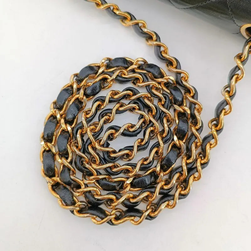 rb017-chanel-vintage-black-lambskin-22cm-diana-flap-bag