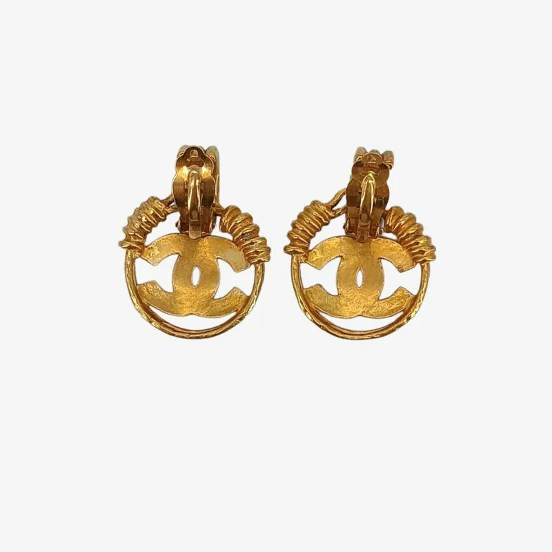 jt308-chanel-vintage-cc-spring-gold-plated-cutout-clip-on-earrings
