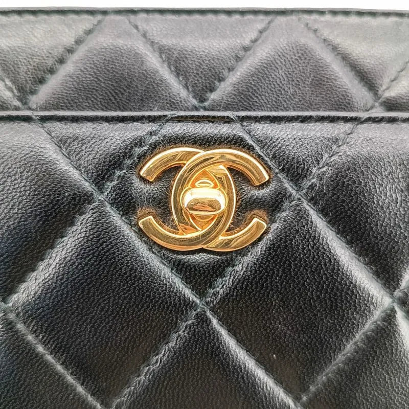 js718-chanel-vintage-black-lambskin-quilted-camera-bag