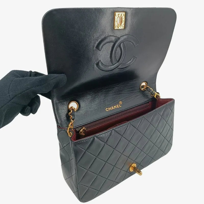 jt530-chanel-vintage-black-lambskin-full-flap-bag