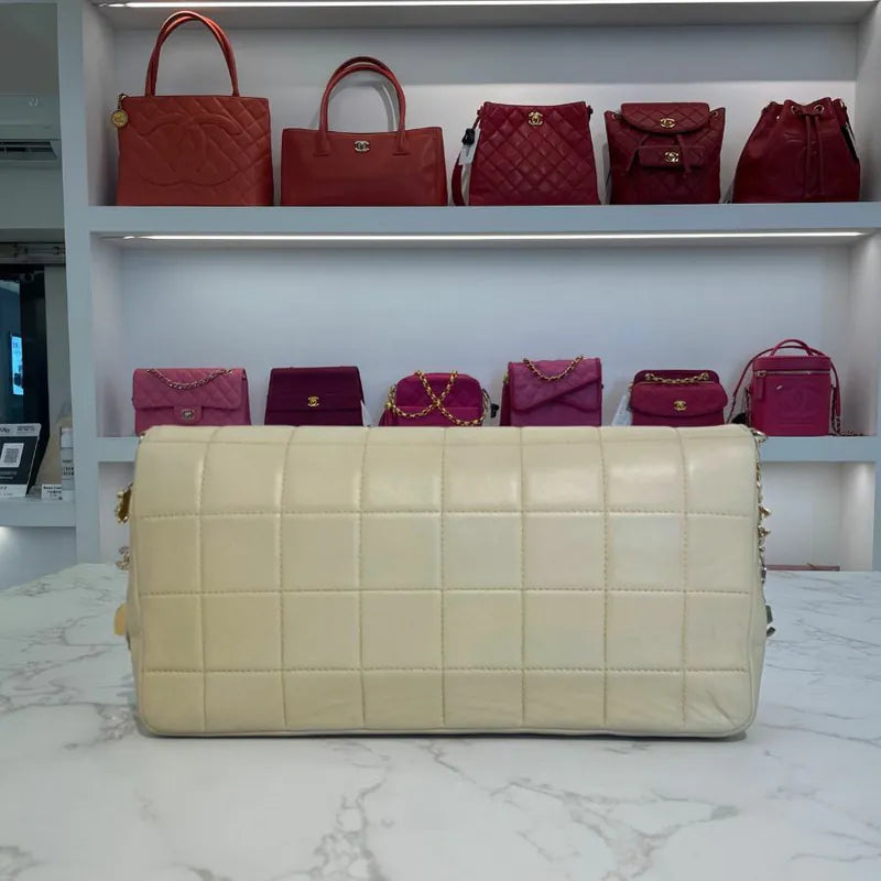 c538-chanel-vintage-beige-lambskin-chocolate-bar-charms-flap-bag