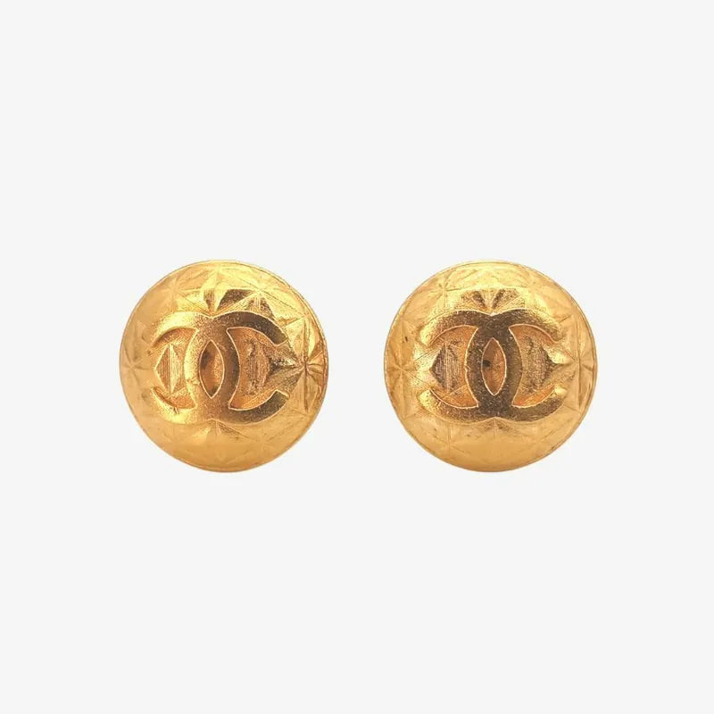 js586-chanel-vintage-cc-round-gold-plated-clip-on-earrings