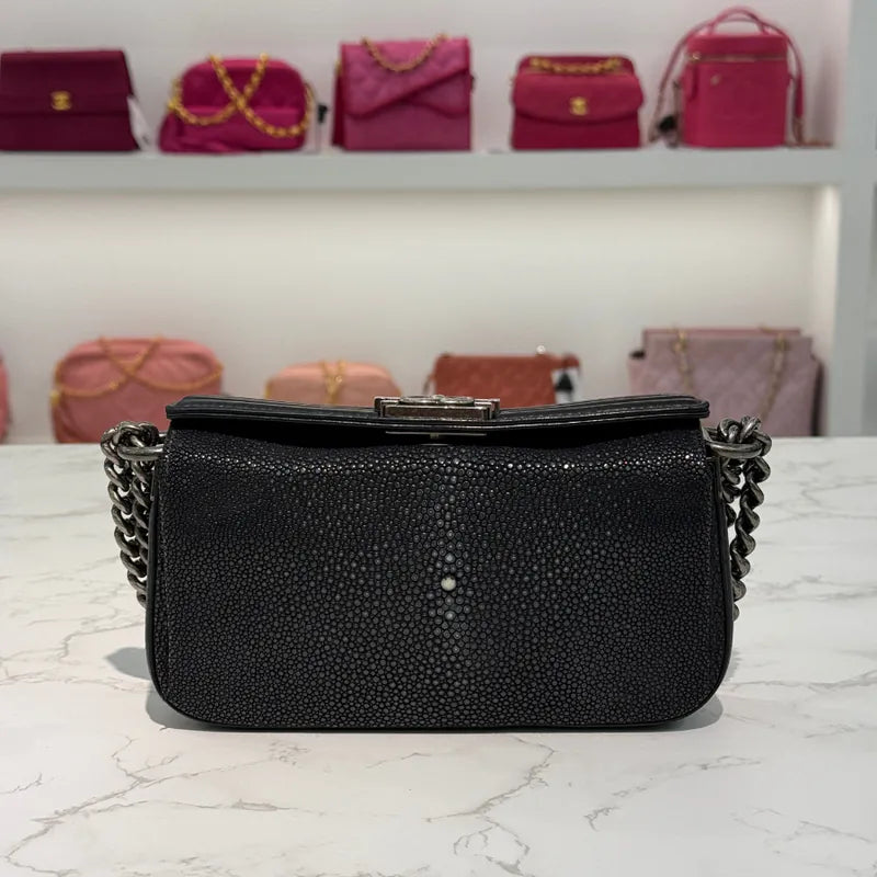 c539-chanel-boy-black-stingray-leather-shoulder-bag