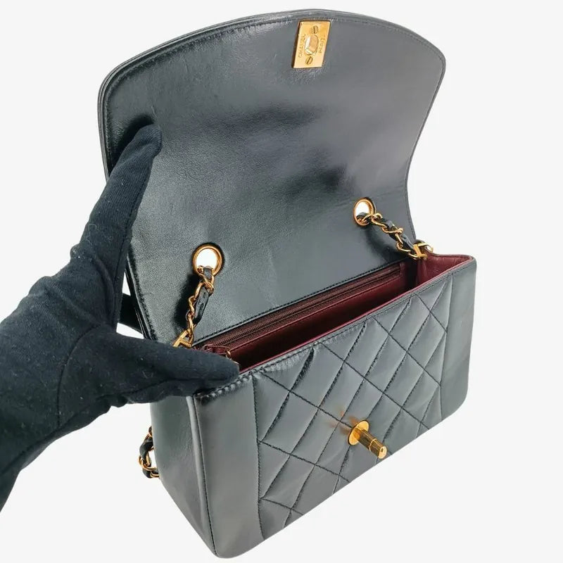 ra077-chanel-vintage-black-lambskin-22cm-diana-flap-bag