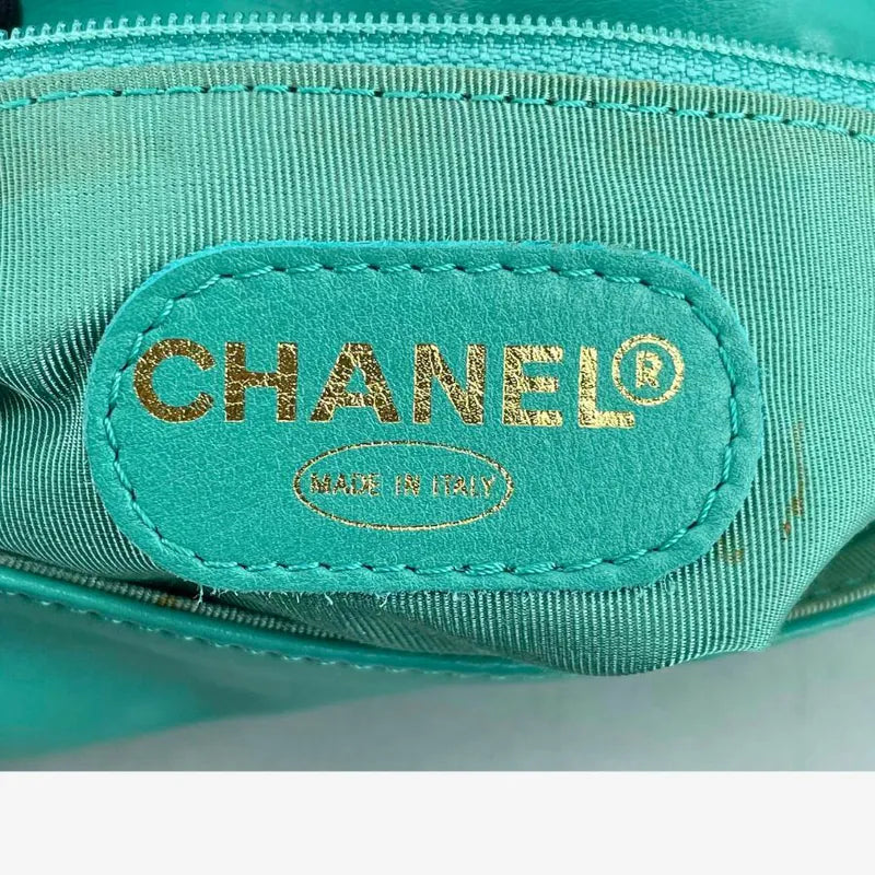 jw031-chanel-vintage-light-blue-lambskin-shoulder-bag