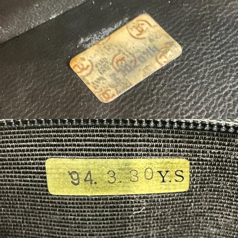 rc473-chanel-vintage-black-lambskin-quilted-camera-bag