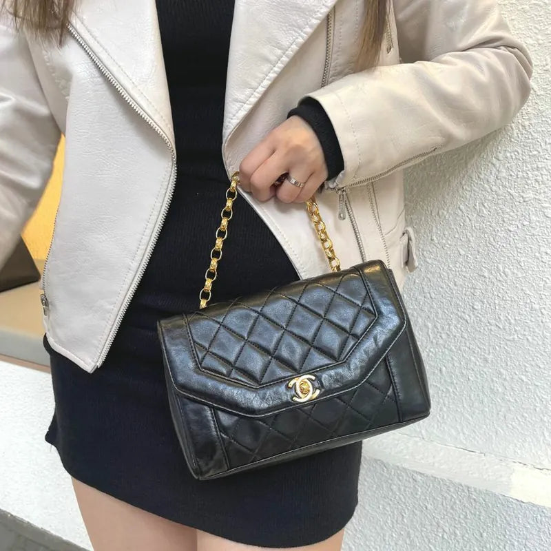 ra495-chanel-vintage-black-lambskin-quilted-gold-chain-flap-bag