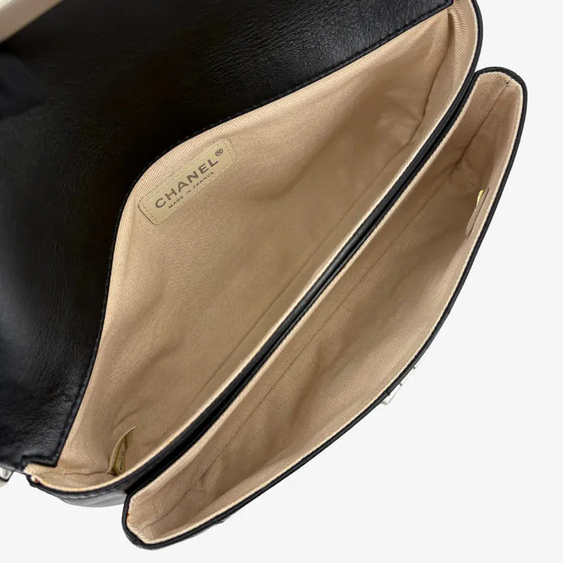 JY558 - CHANEL Vintage Black Calfskin 2.55 Handbag - Lovintage