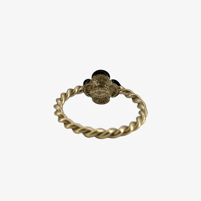 jy314-chanel-black-and-gold-plated-camellia-logo-ring