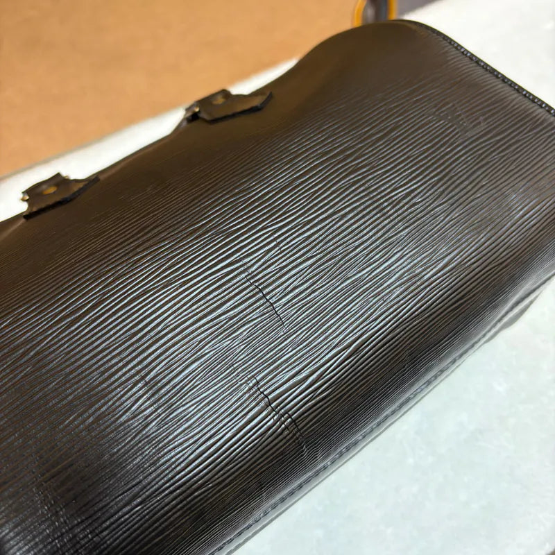 jx687-louis-vuitton-vintage-black-leather-speedy-28