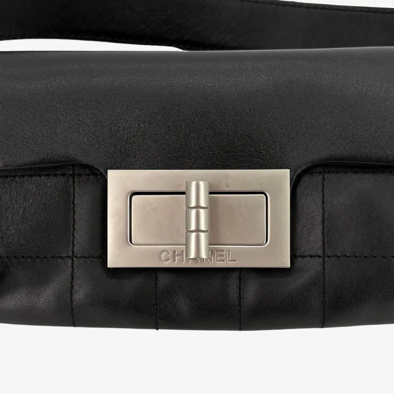 JY558 - CHANEL Vintage Black Calfskin 2.55 Handbag - Lovintage