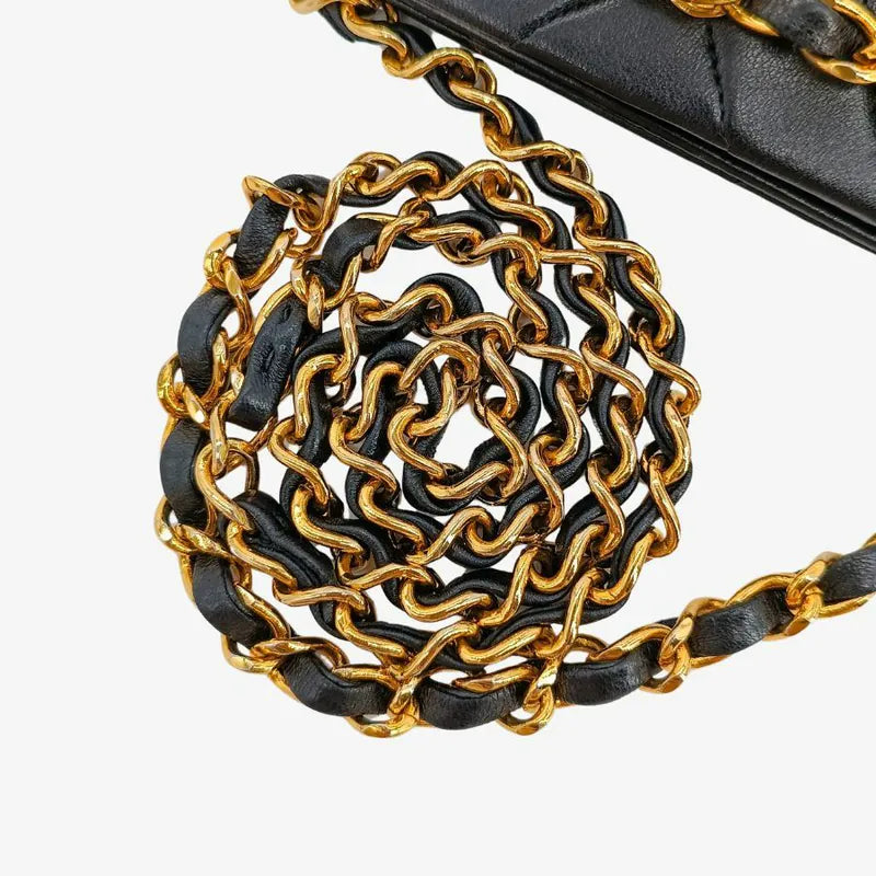 ra838-chanel-vintage-black-lambskin-chevron-handbag