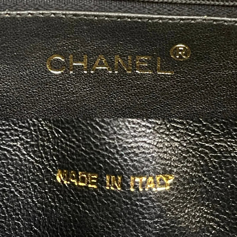 jw596-chanel-vintage-black-lambskin-chevron-camera-bag