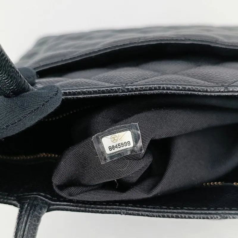 jt438-chanel-vintage-black-caviar-leather-1804-tote-bag