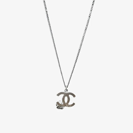 RC650 - CHANEL Vintage CC Logo With Noir Camellia Silver Necklace
