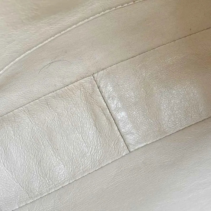 jr722-chanel-vintage-yellow-lambskin-embossed-logo-camera-bag