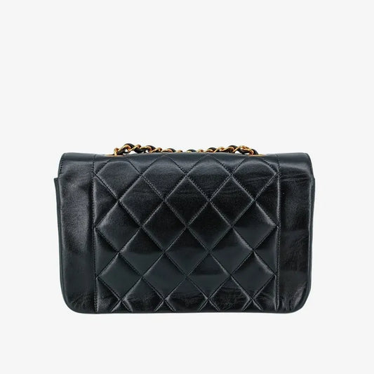 ra027-chanel-vintage-black-lambskin-22cm-diana-flap-bag