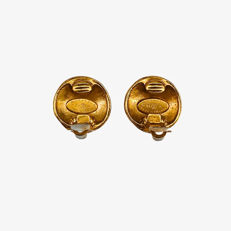 rb583-chanel-vintage-gold-plated-birds-nest-interlocking-cc-round-clip-on-earrings