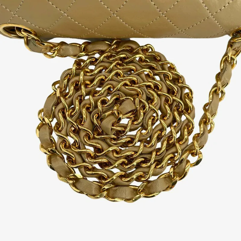 c511-chanel-vintage-beige-lambskin-trapezoid-flap-bag