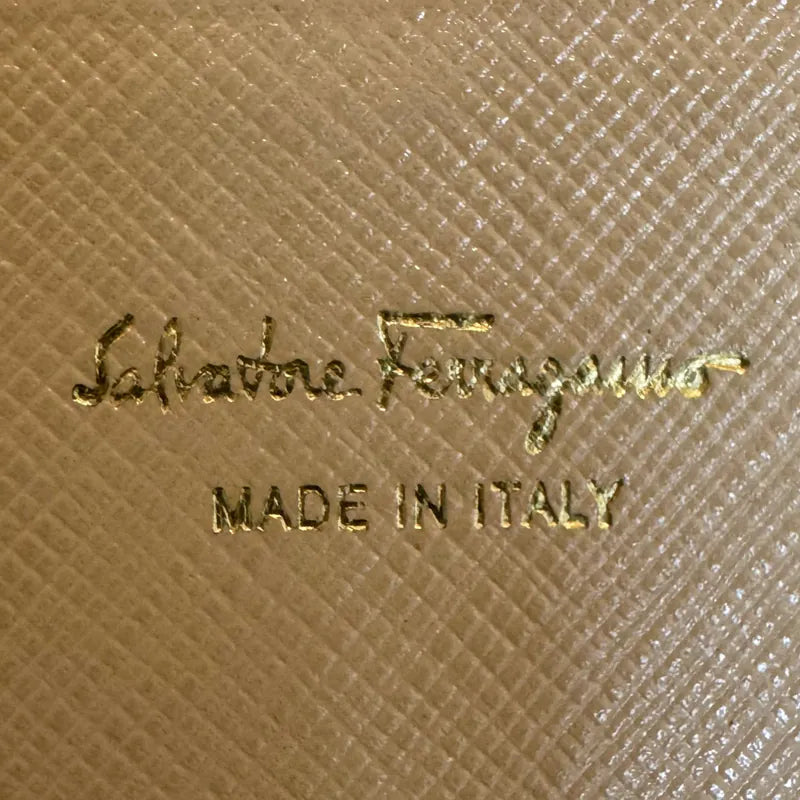 jy345-salvatore-ferragamo-vintage-beige-caviar-leather-card-holder