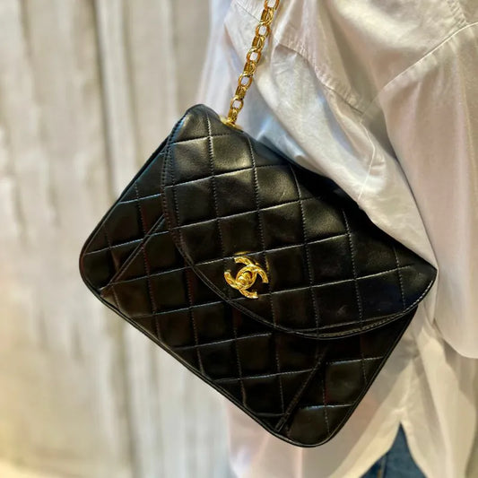 jah178-chanel-vintage-black-lambskin-gold-chain-flap-bag