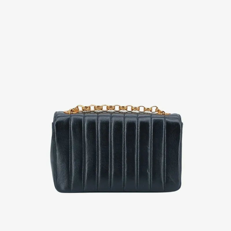 ra200-chanel-vintage-black-lambskin-gold-chain-flap-bag