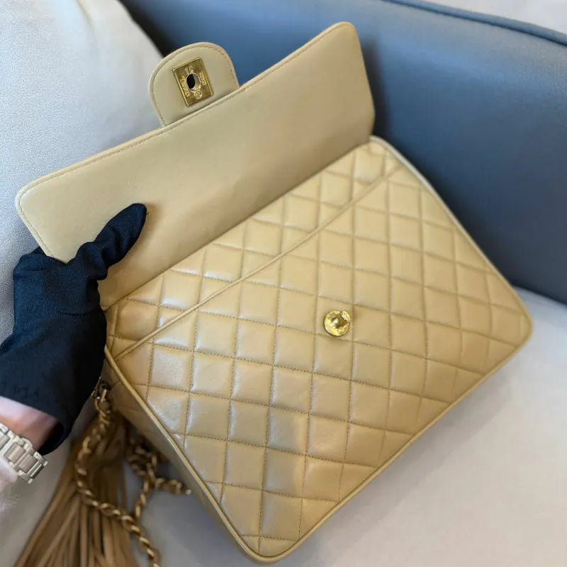 rc420-chanel-vintage-beige-lambskin-quilted-camera-bag