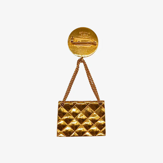 jw473-chanel-vintage-cc-coin-and-quilted-flap-bag-gold-plated-brooch