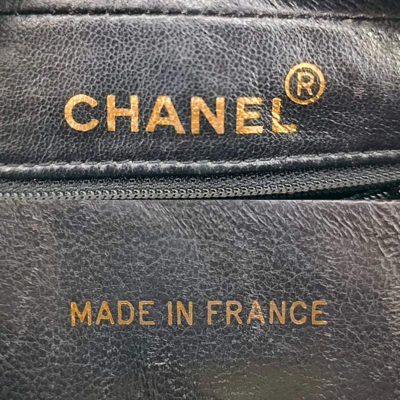 rb877-chanel-vintage-black-caviar-leather-gold-chain-camera-bag