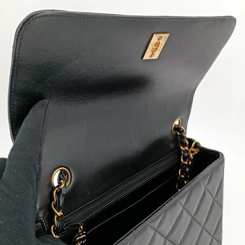 js555-chanel-vintage-black-lambskin-qulited-flap-bag