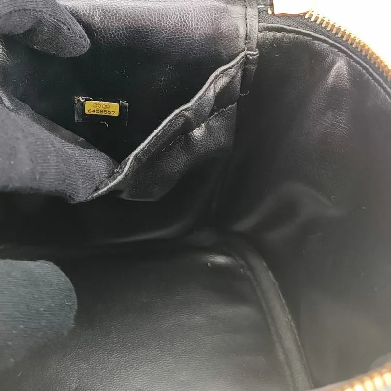 jt042-chanel-vintage-black-caviar-leather-cosmetic-bag